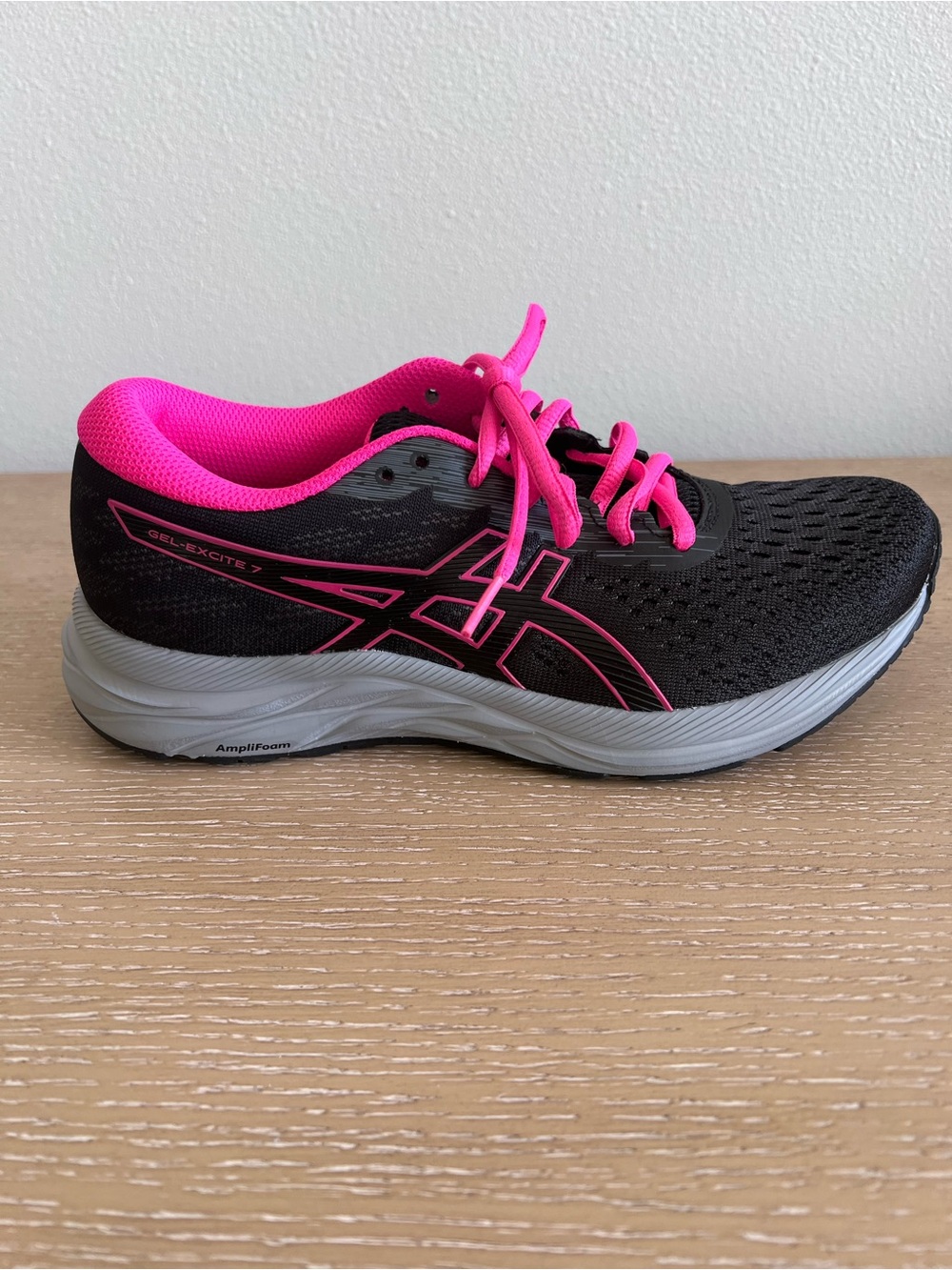 ASICS New Women's Black Running Shoes with Hot Pink Details - Picture 4 of 9